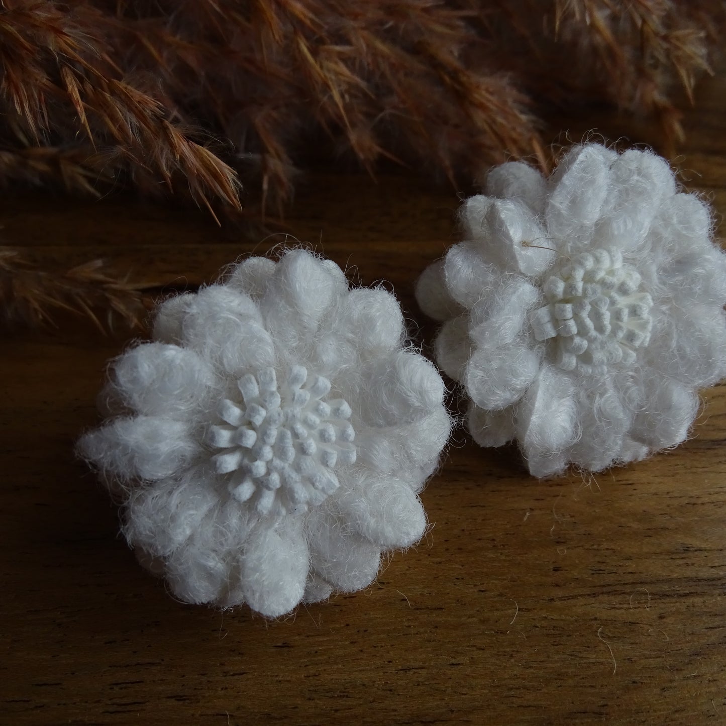 Elastiek | witte wollen bloem