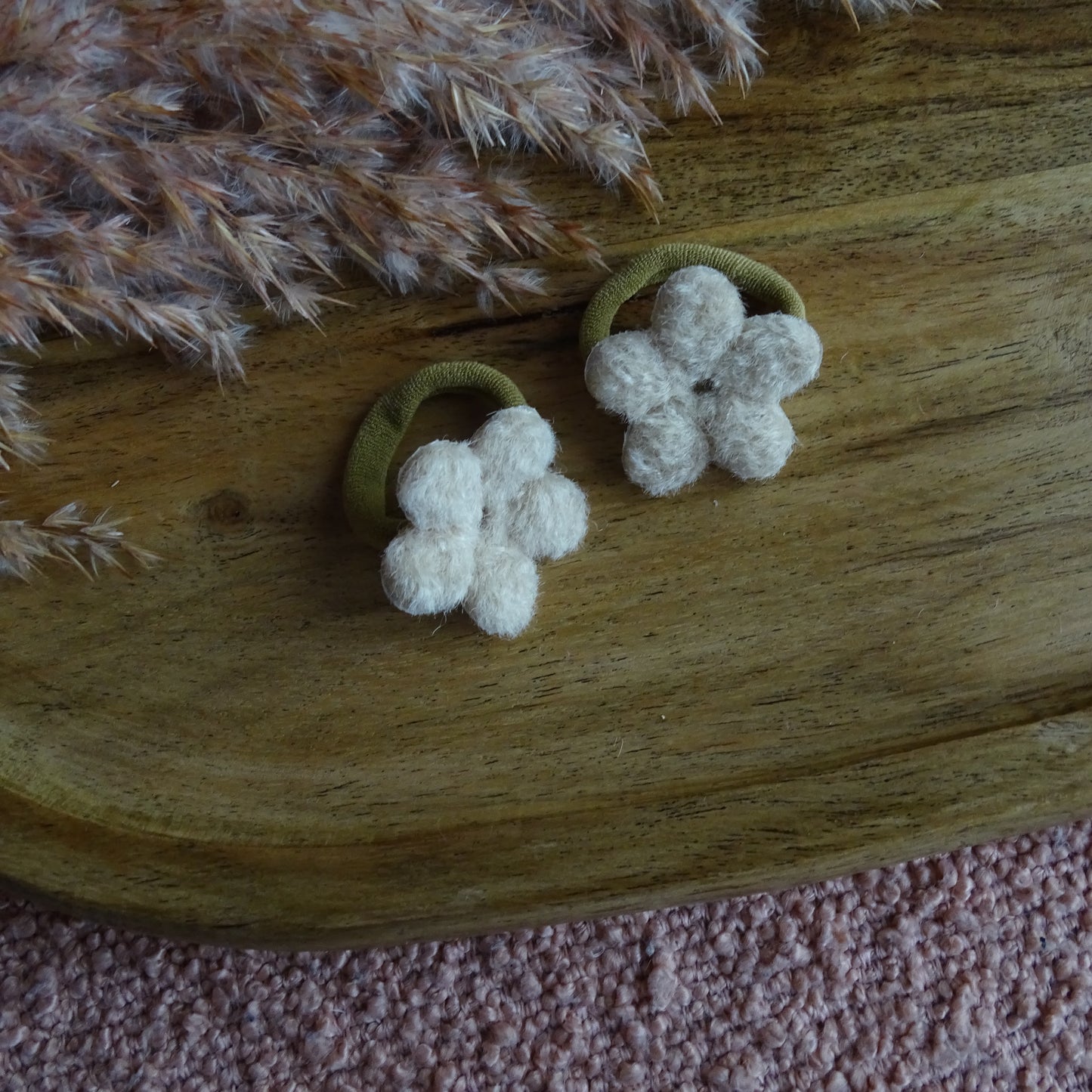 Elastiek | wollen bloem beige
