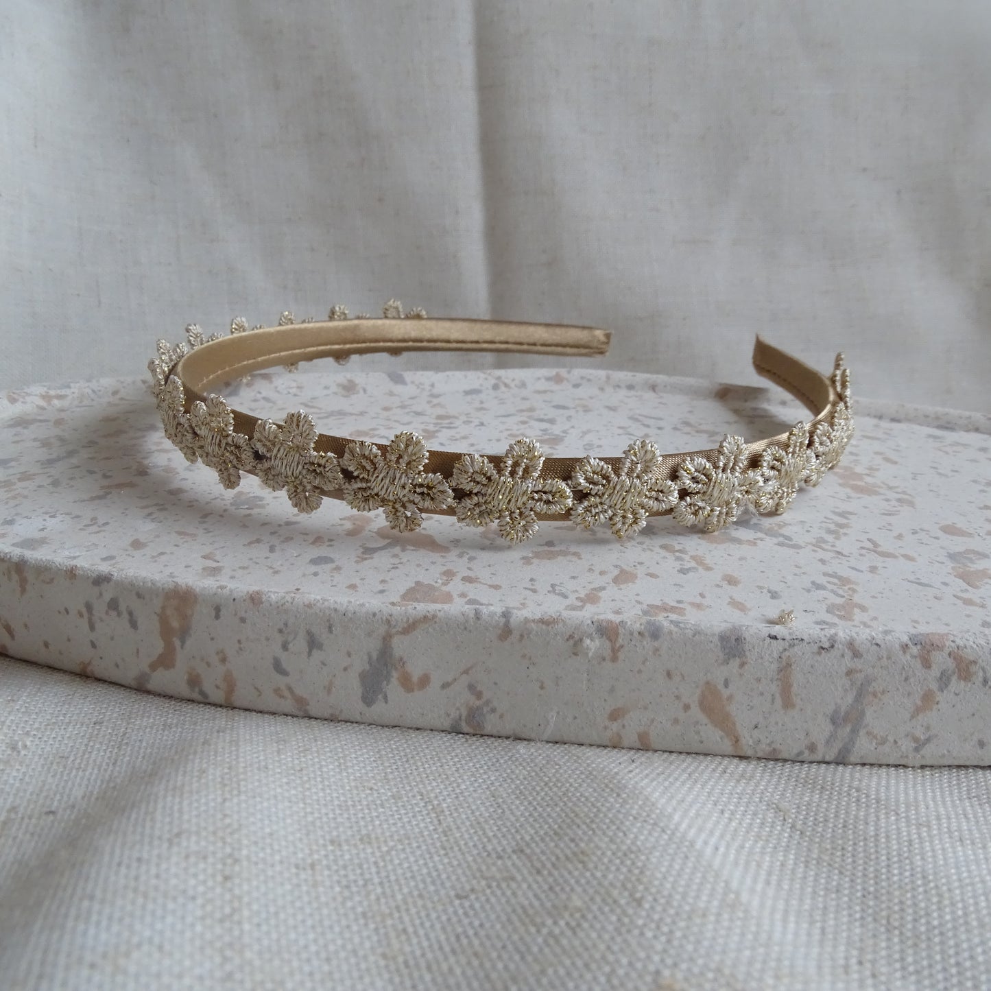 Diadeem - mini golden daisies