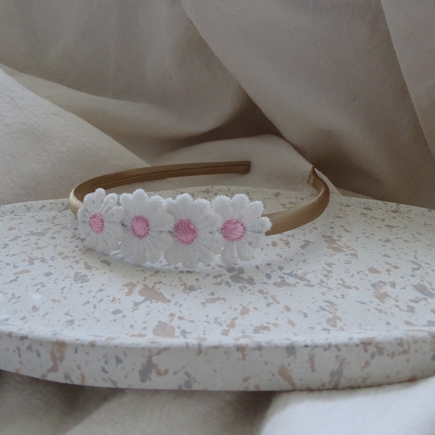 Diadeem | madelief roze