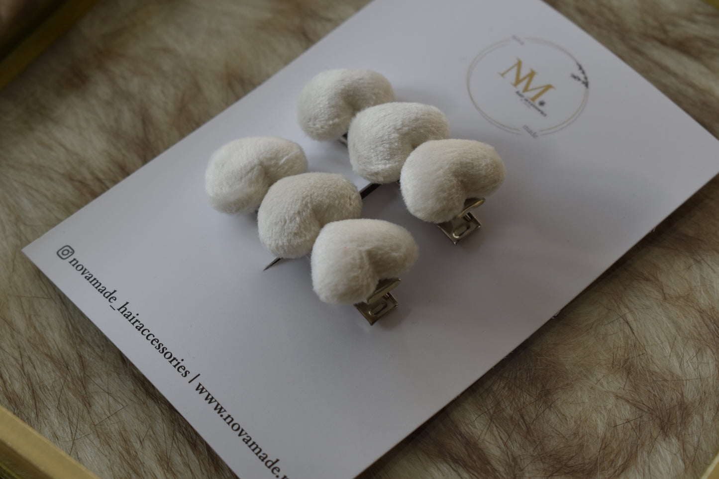 Lovely Wedding | velvet white hearts