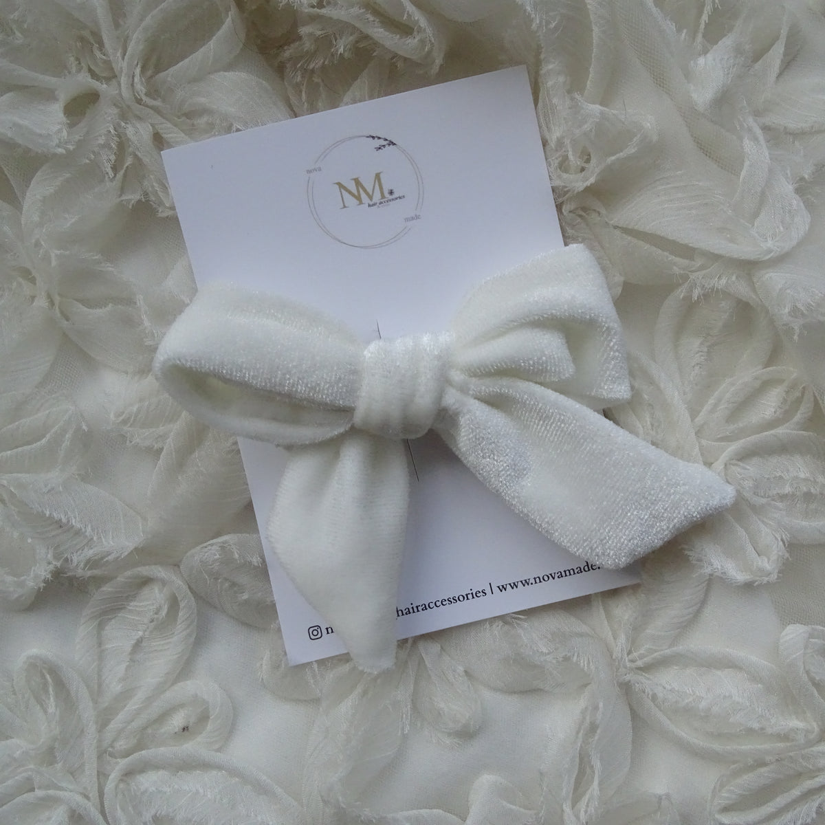 Alligator | witte velvet strik