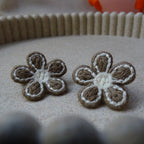 Elastiek | bruine met wit gehaakte bloemen