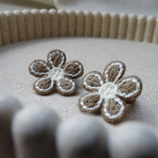 Elastiek | bruine met wit gehaakte bloemen