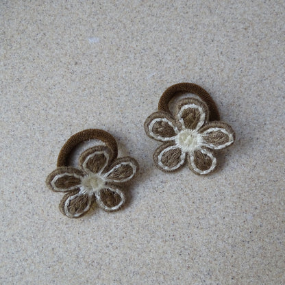 Elastiek | bruine met wit gehaakte bloemen