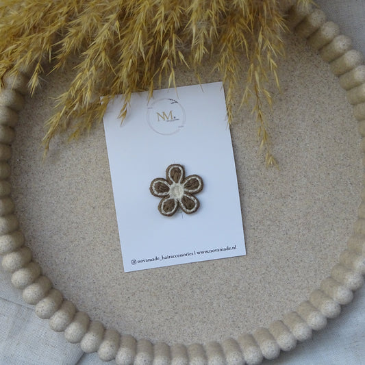 Anti slip | bruin met wit gehaakte bloem