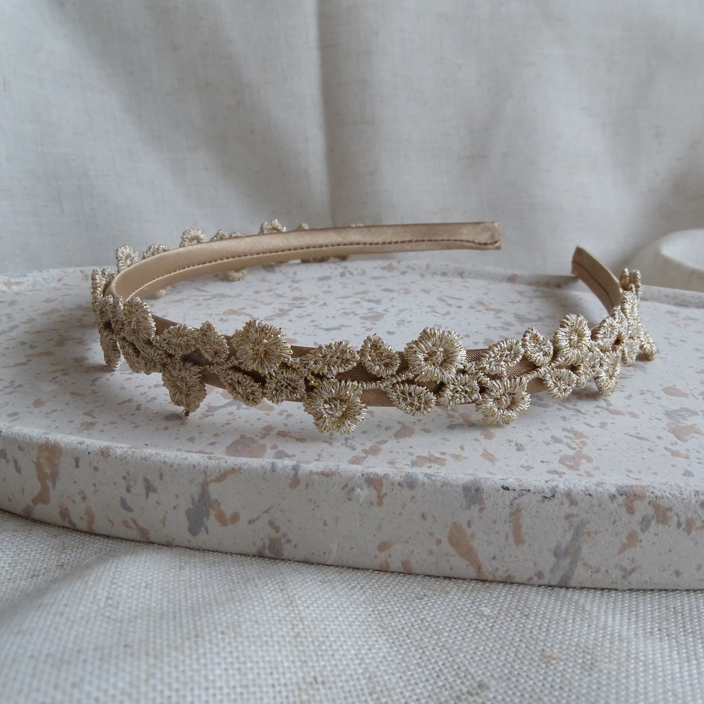 Diadeem - golden flowers