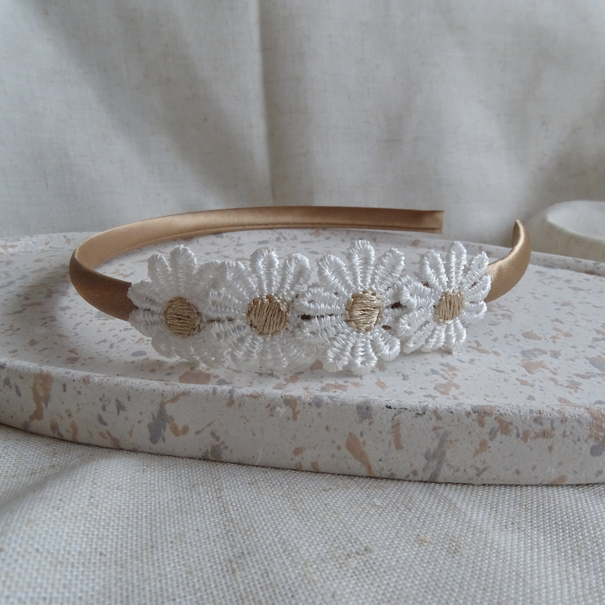 Diadeem - madelief wit/beige