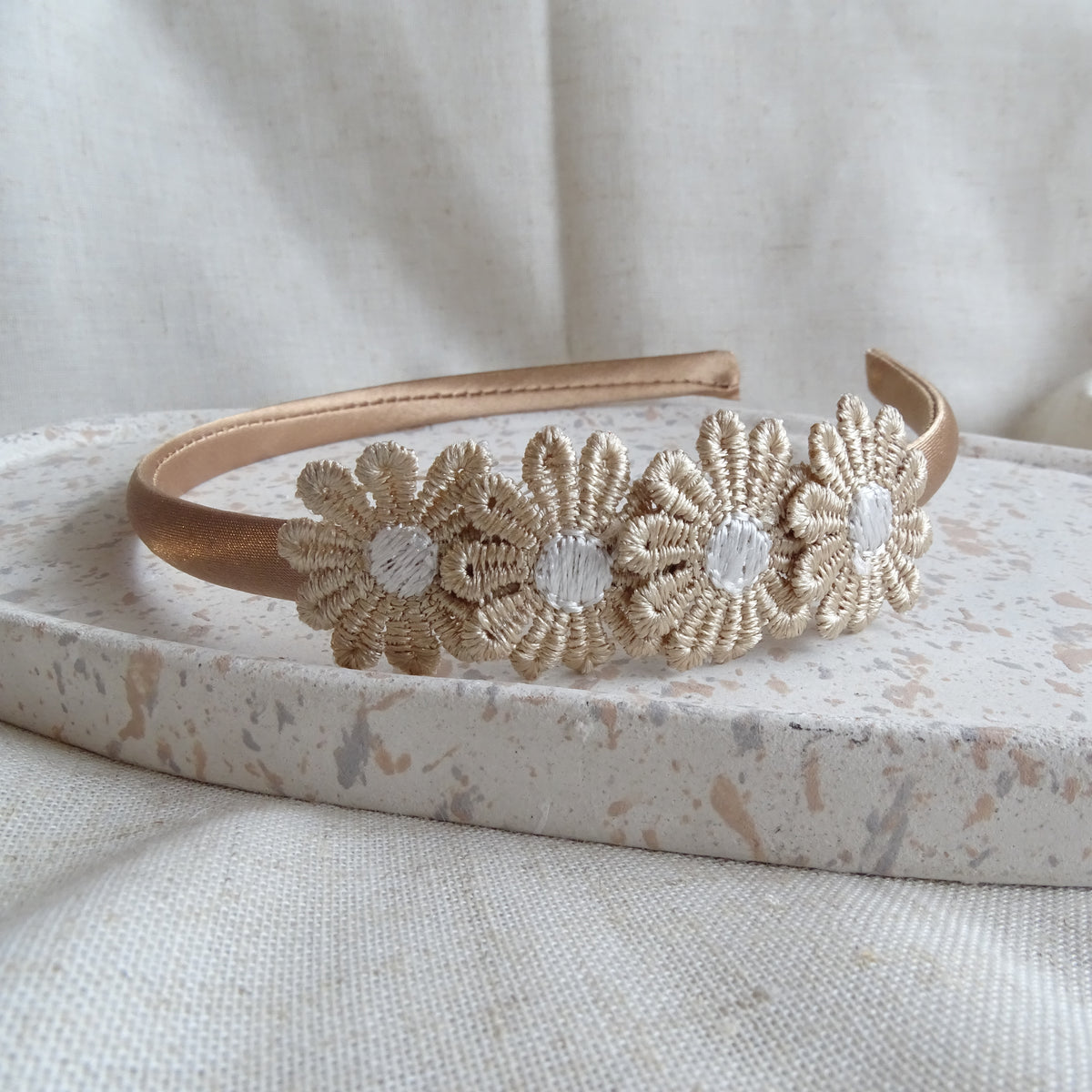 Diadeem - madelief beige/wit