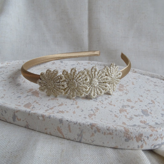 Diadeem - golden dahlia