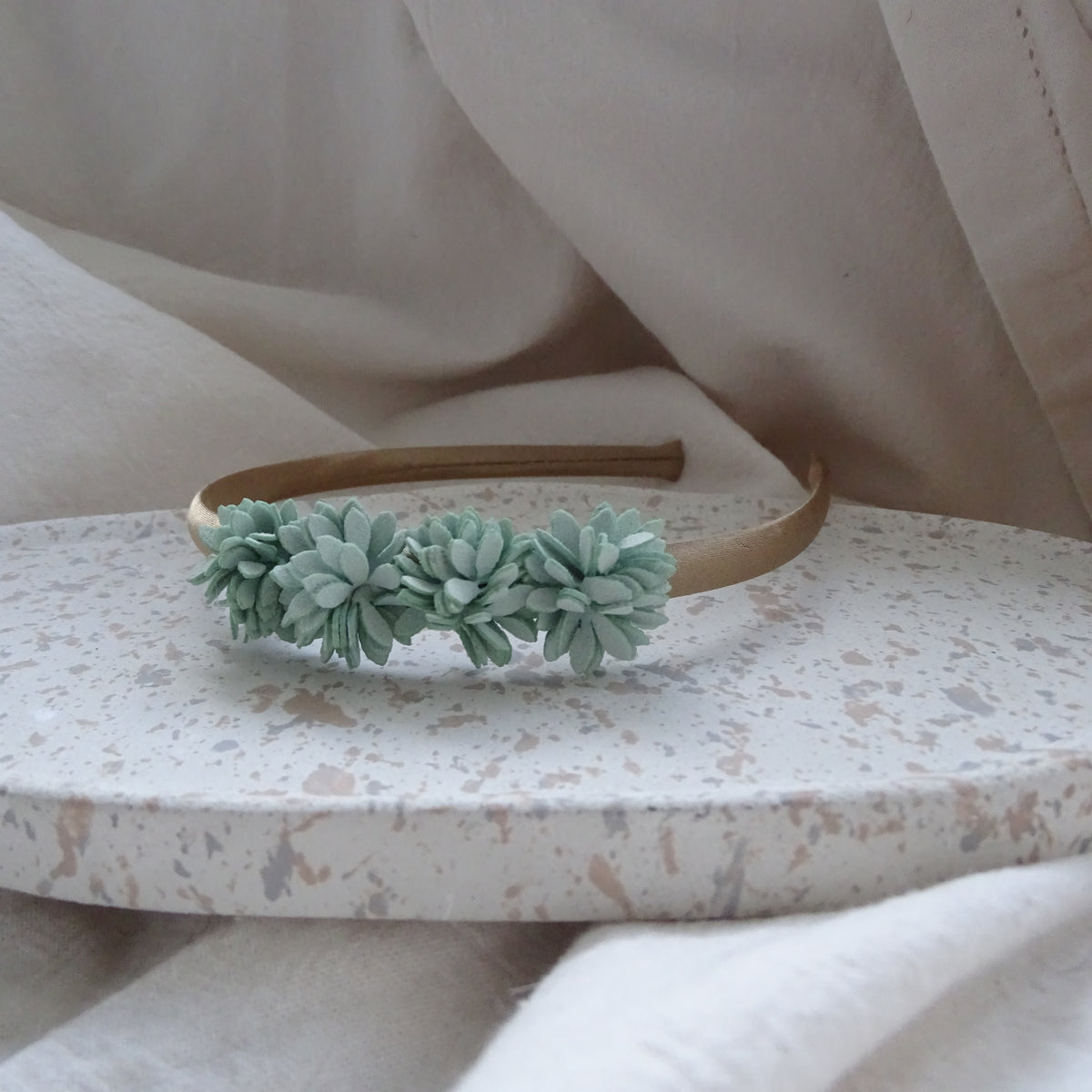 Diadeem | bloemen licht groen