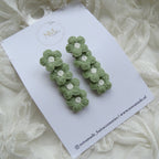 Alligator | fluffy flowers