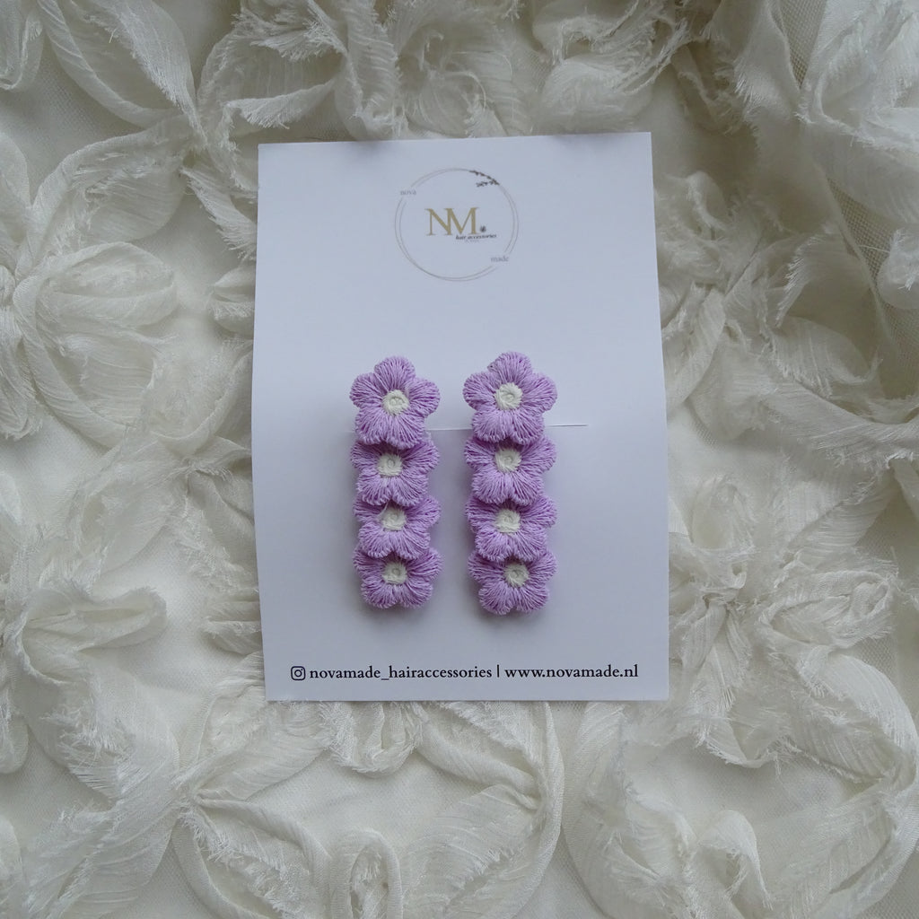 Alligator | fluffy flowers