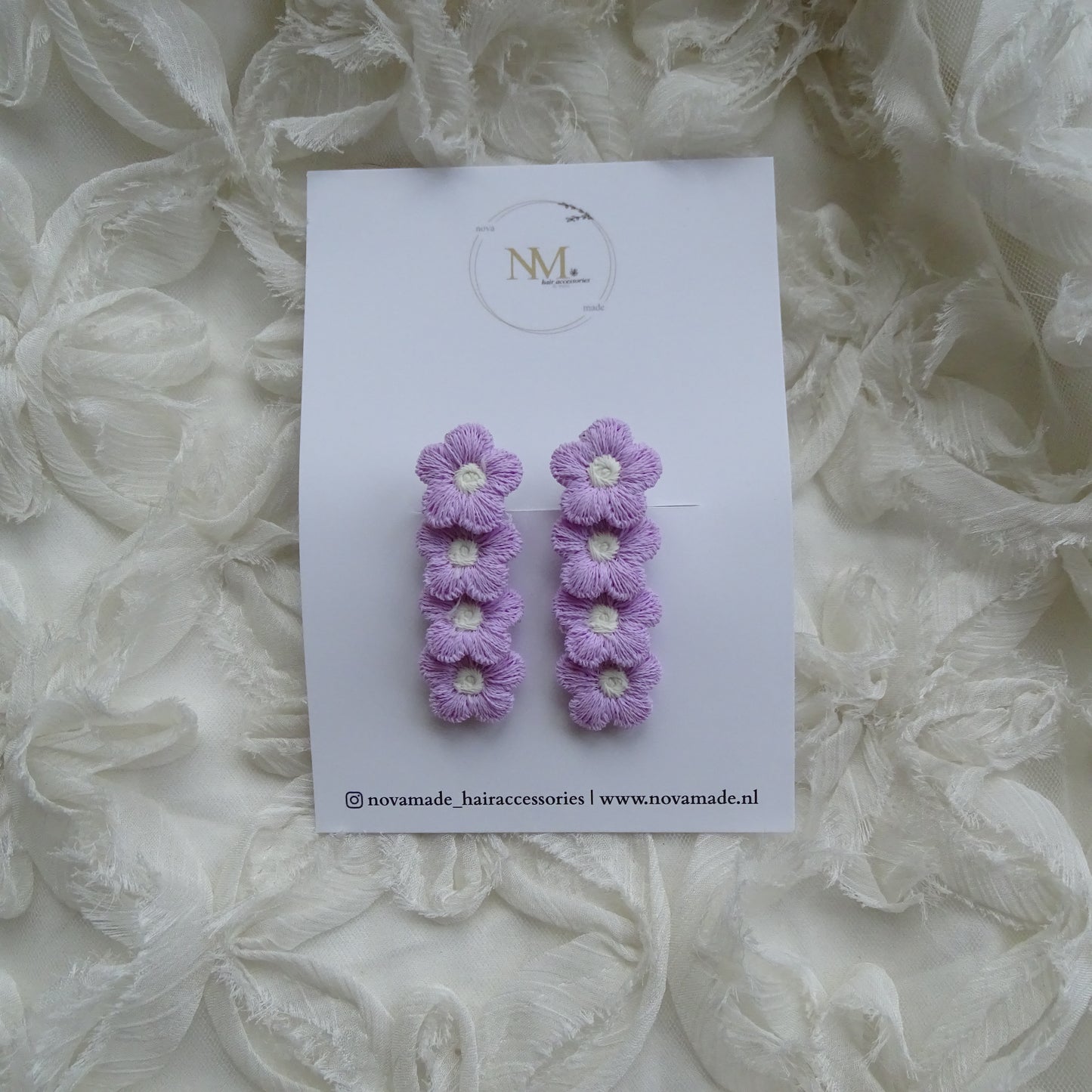 Alligator | fluffy flowers