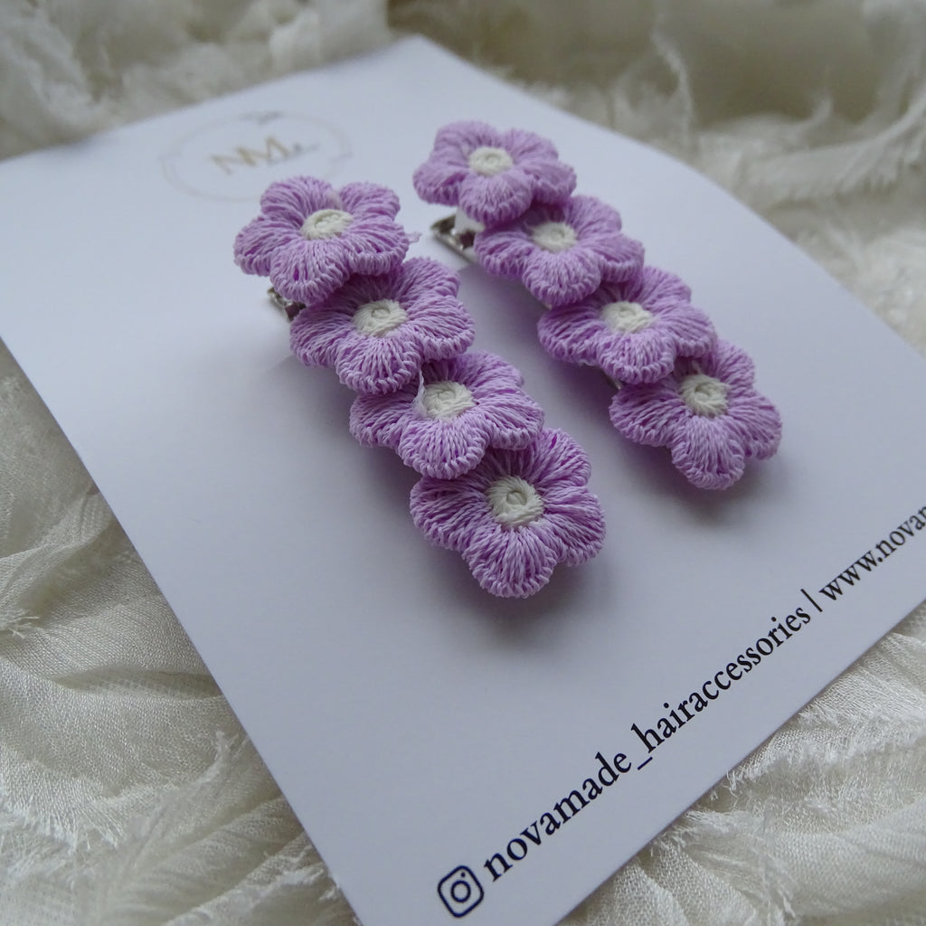 Alligator | fluffy flowers