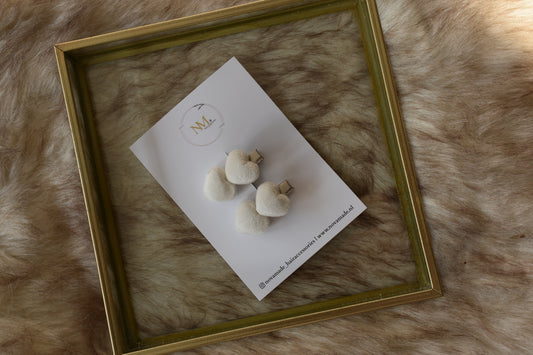 Lovely Wedding | velvet white hearts