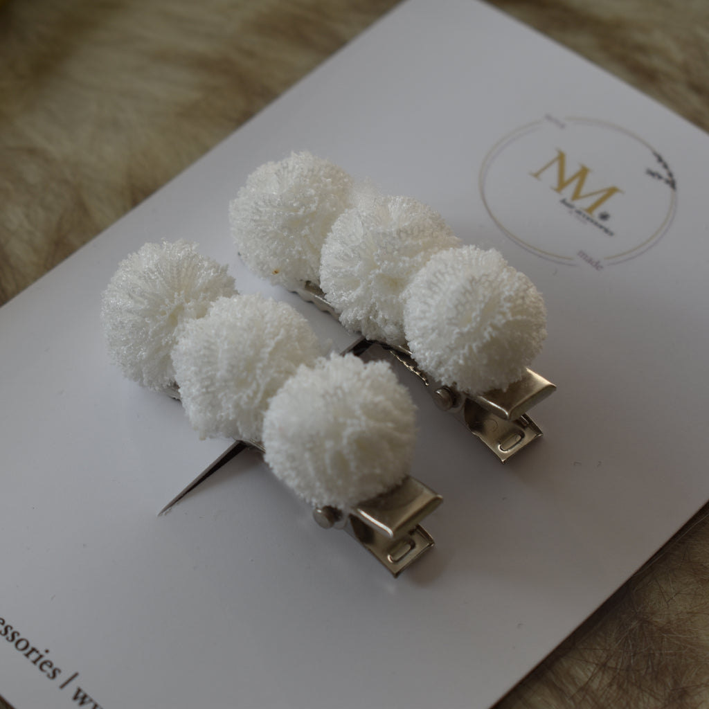 Alligator | white pompoms
