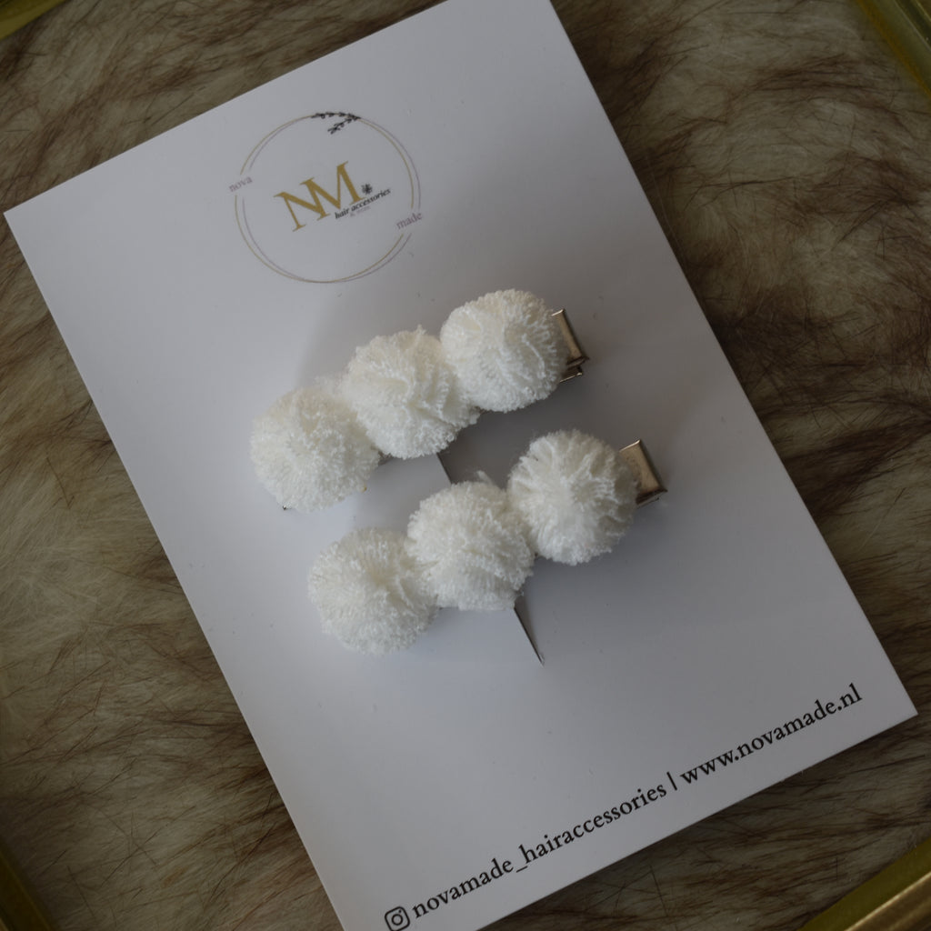Alligator | white pompoms